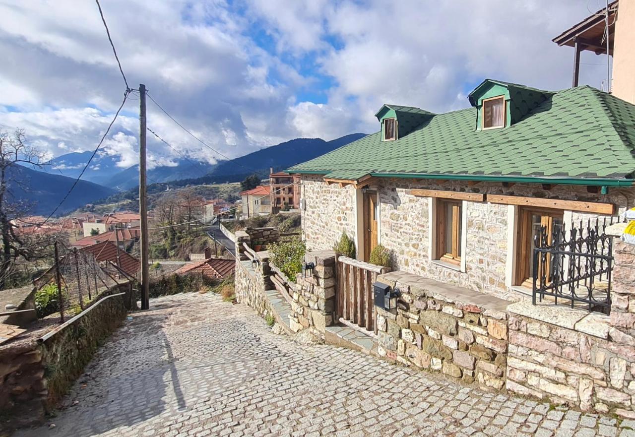 Villa The House In The Cobbled Road Karpenísion Esterno foto